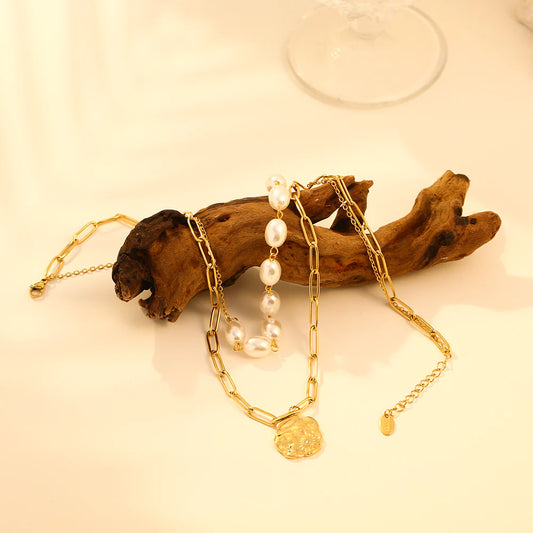 Collier Doré Double Chaîne avec Perle et Pendentif Martelé