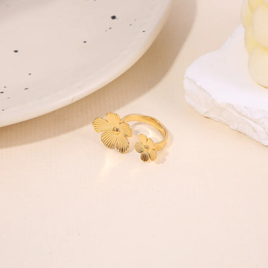 Bague Dorée Duo De Fleurs Gravées Ouverture devant
