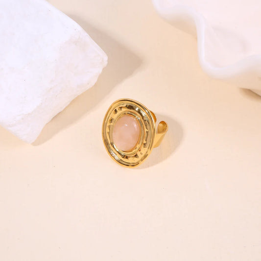 Bague Dorée Ajustable Cercle Martelé Avec Pierre Rose