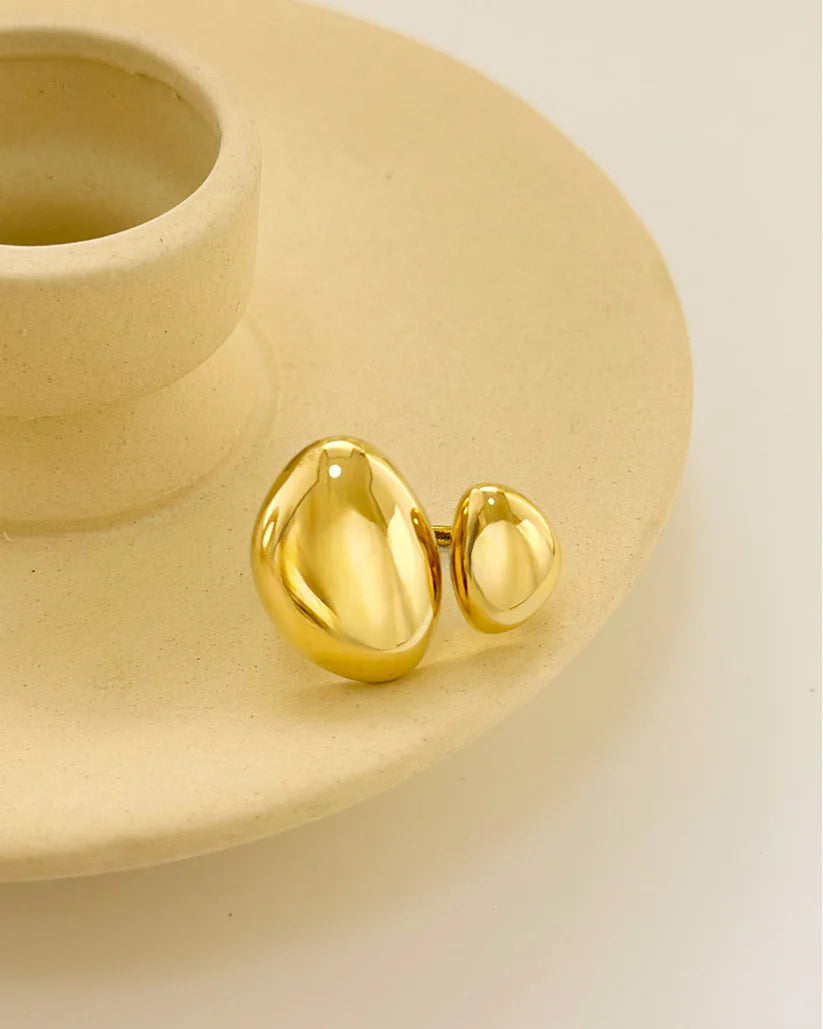 Bague Dorée Avec Deux Boutons Irréguliers Brillants
